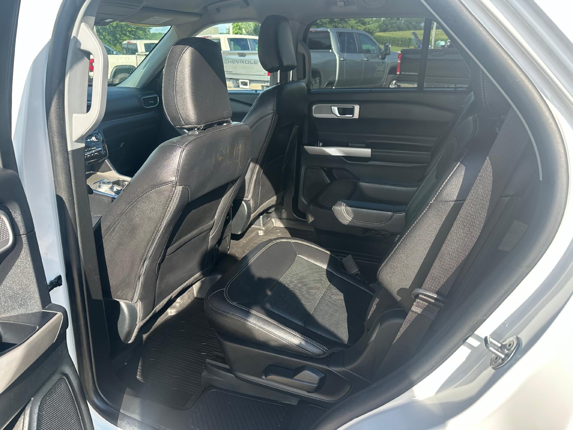 Used 2022 Ford Explorer Limited w/ Equipment Group 301A AWD/4WD image 15
