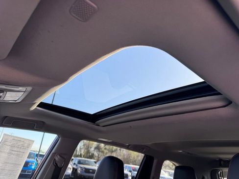 Used 2019 Toyota Highlander SE image 13