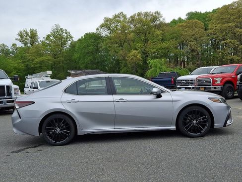 Used 2022 Toyota Camry XSE FWD image 7