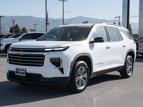 Used 2024 Chevrolet Traverse LT AWD/4WD image 8