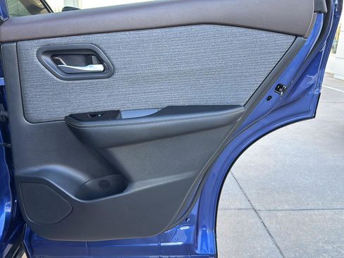 Used 2023 Nissan Rogue SV image 37