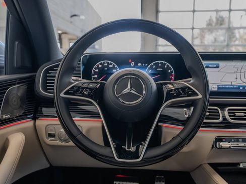 New 2026 Mercedes-Benz GLS 580 4MATIC image 9