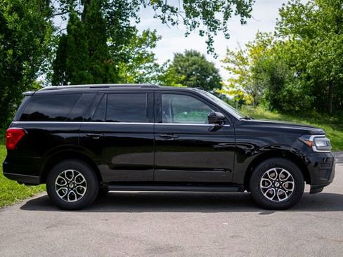 Used 2024 Ford Expedition XLT AWD/4WD image 4