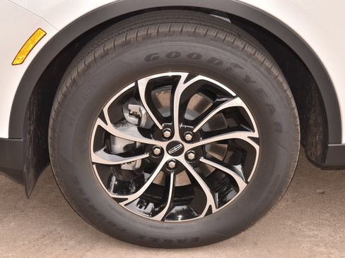 New 2026 Lincoln Nautilus Premier image 40