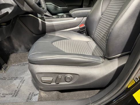 Used 2023 Toyota Highlander XSE AWD/4WD image 14