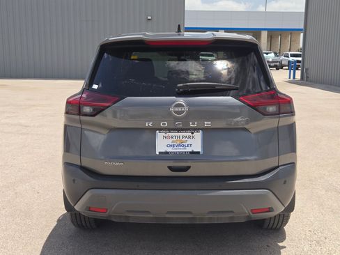 Used 2022 Nissan Rogue S FWD image 4