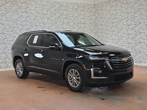 Used 2023 Chevrolet Traverse LT image 1