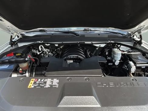 Used 2020 Chevrolet Suburban LT AWD/4WD image 32