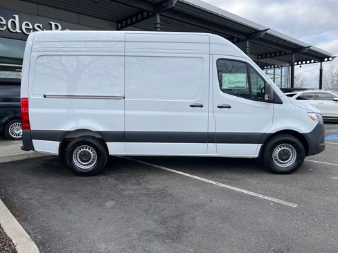 Used 2024 Mercedes-Benz Sprinter 144 Cargo image 9