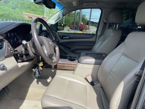 Used 2018 Chevrolet Suburban LT image 17