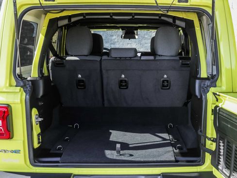 Used 2024 Jeep Wrangler Unlimited Sahara image 18