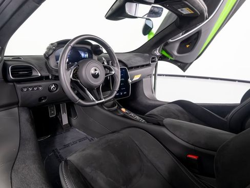 Used 2025 McLaren Artura Spider RWD image 19