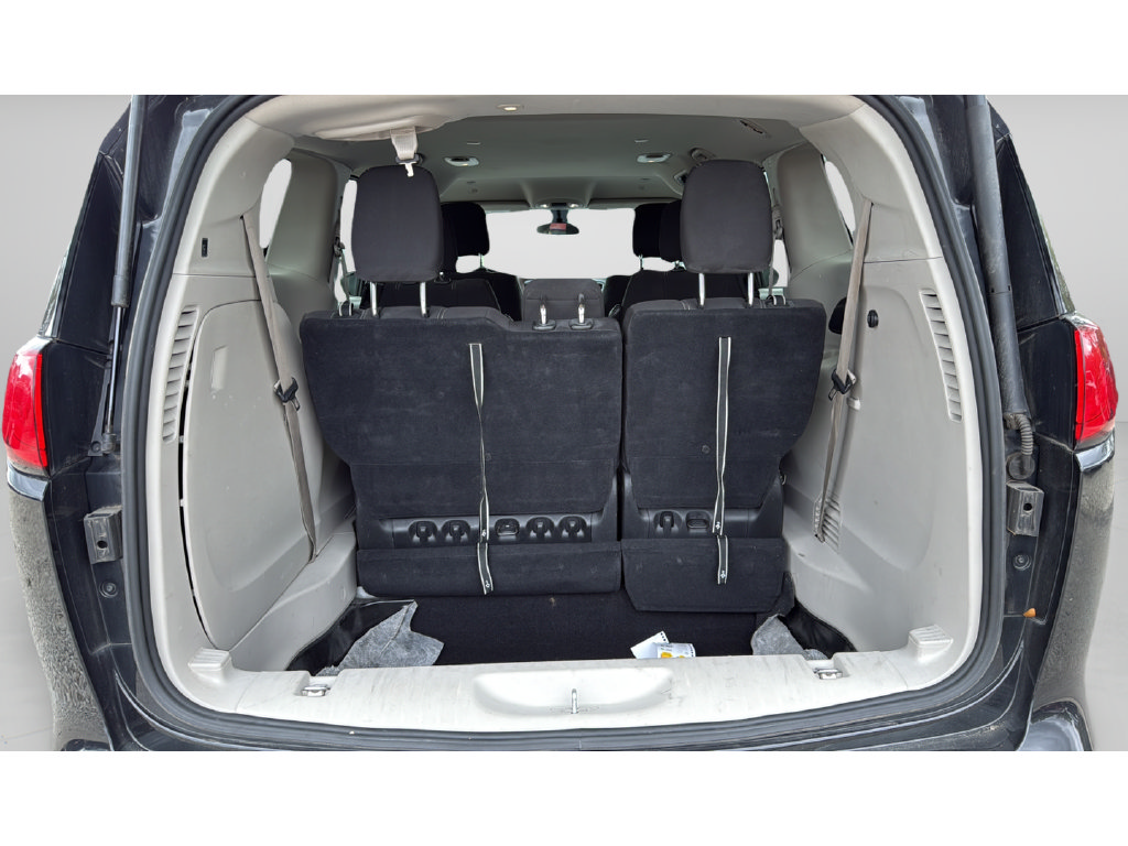 Used 2022 Chrysler Voyager LX FWD image 35