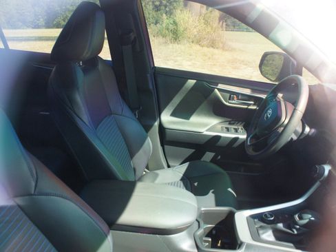 Used 2023 Toyota RAV4 XSE AWD/4WD image 5