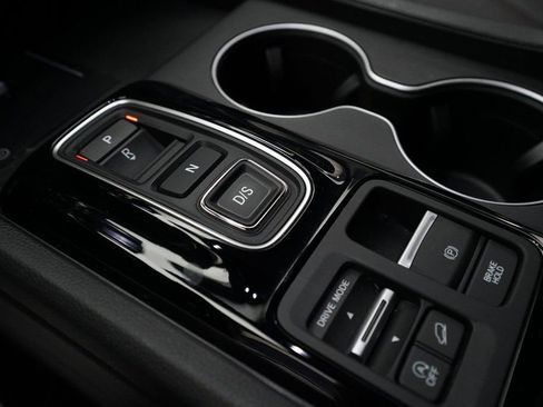 Certified 2025 Honda Pilot Black Edition image 16