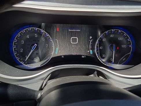 Used 2021 Chrysler Pacifica Touring w/ S Appearance Package FWD image 17