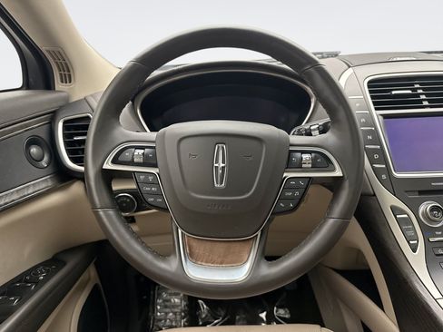 Used 2019 Lincoln Nautilus Reserve AWD/4WD image 12
