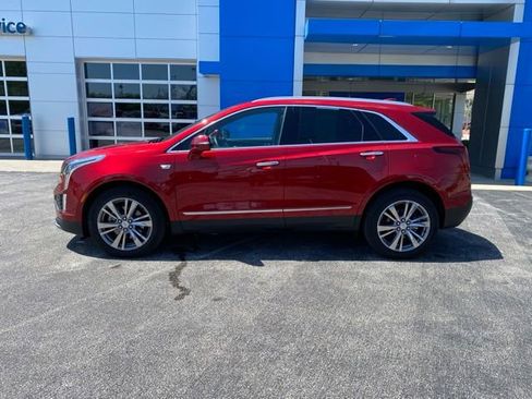 Used 2025 Cadillac XT5 Premium Luxury w/ Technology Package AWD/4WD image 2