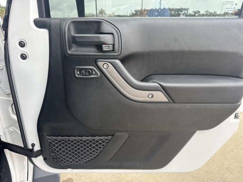 Used 2018 Jeep Wrangler Unlimited Sport S AWD/4WD image 12