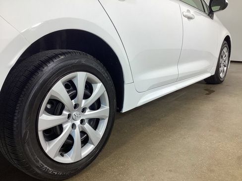 Used 2025 Toyota Corolla LE FWD image 9