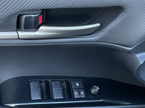 Used 2025 Toyota Camry SE image 12