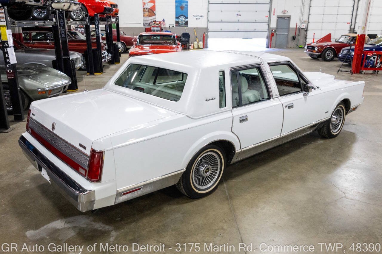 Used 1989 Lincoln Town Car Signature RWD image 7
