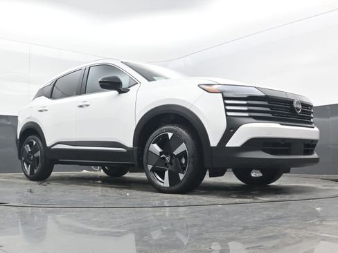 New 2026 Nissan Kicks SR w/ SR Premium Package FWD image 23