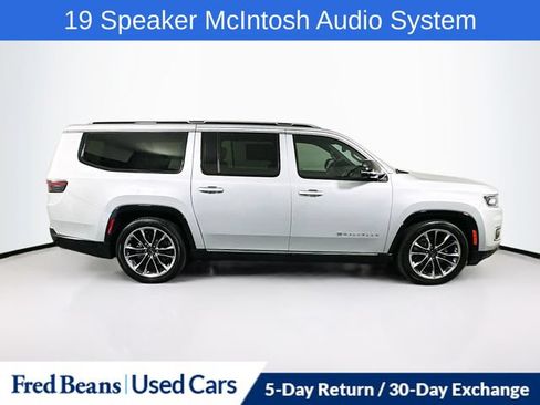 Used 2023 Jeep Wagoneer L Series III w/ Premium Group I AWD/4WD image 11