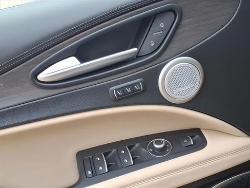 Used 2023 Alfa Romeo Stelvio Ti Lusso w/ Quick Order Package 22X Lusso image 15