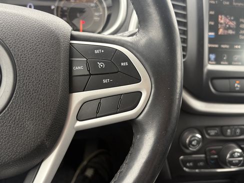 Used 2018 Jeep Cherokee Trailhawk w/ Quick Order Package 27L image 21