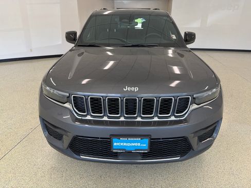 Used 2024 Jeep Grand Cherokee Laredo X w/ Luxury Tech Group I AWD/4WD image 2