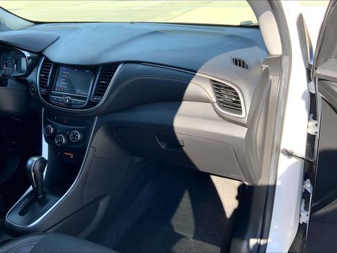 Certified 2022 Chevrolet Trax LT w/ Sport Edition image 32