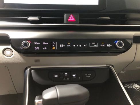 New 2026 Kia Carnival SX w/ SX Dark Edition Package FWD image 34