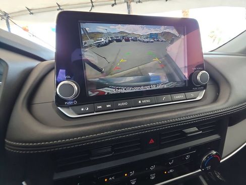 Used 2024 Nissan Rogue S FWD image 15
