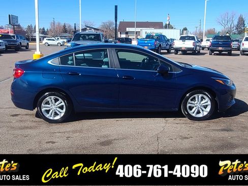 Used 2019 Chevrolet Cruze LT w/ Convenience Package image 5