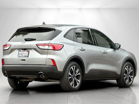 Used 2022 Ford Escape SE w/ SE Sport Appearance Package image 3