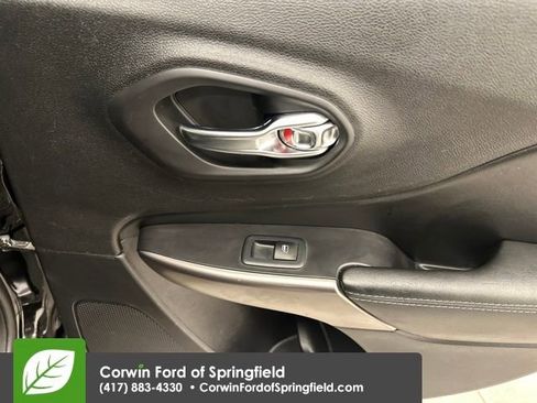 Used 2020 Jeep Cherokee Latitude Plus image 21