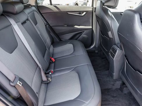 Used 2025 Kia Niro EX FWD image 20