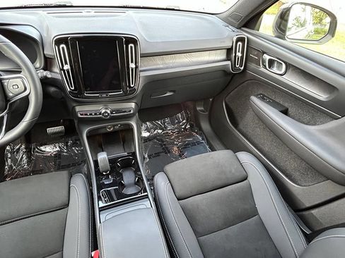 Used 2023 Volvo XC40 Recharge Ultimate AWD/4WD image 11