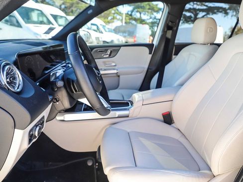 Certified 2025 Mercedes-Benz GLB 250 4MATIC image 18