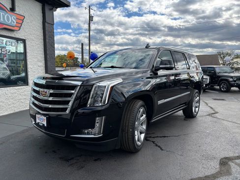 Used 2019 Cadillac Escalade Premium Luxury image 4