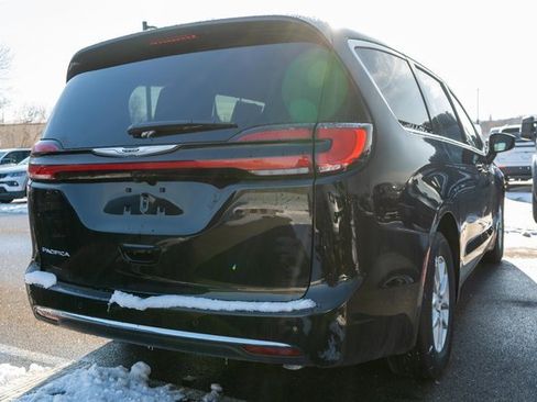 New 2026 Chrysler Pacifica Select image 5