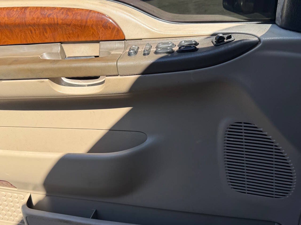 Used 2003 Ford F250 Lariat AWD/4WD image 5