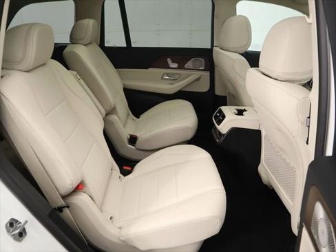 New 2026 Mercedes-Benz GLS 450 4MATIC image 23