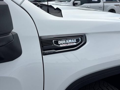 Used 2024 GMC Sierra 1500 AT4 w/ AT4 Premium Package AWD/4WD image 11