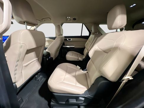 Used 2021 Ford Explorer XLT w/ Equipment Group 202A image 17