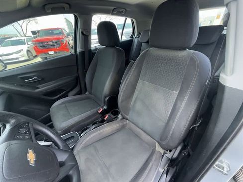 Used 2020 Chevrolet Trax LS image 10