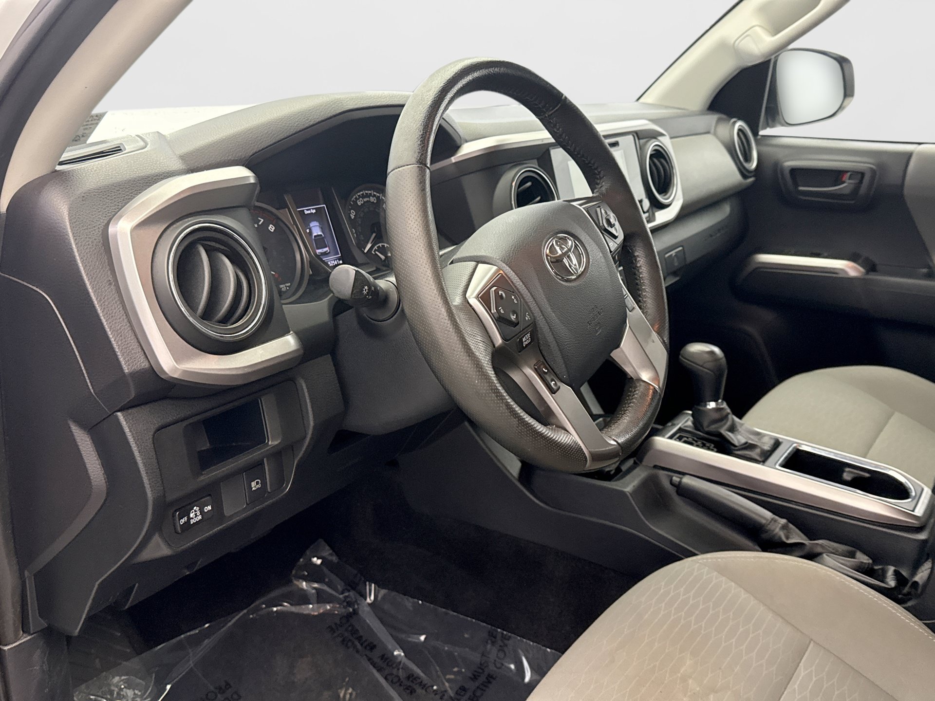 Used 2019 Toyota Tacoma SR5 AWD/4WD image 10