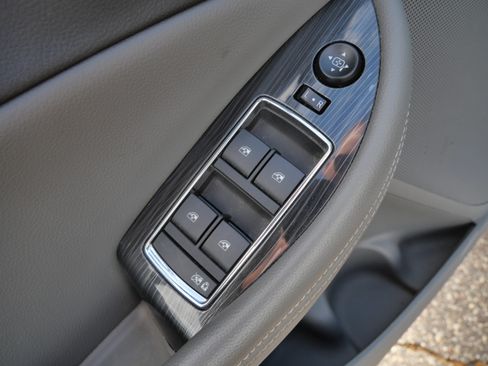 Used 2018 Chevrolet Impala Premier FWD image 19