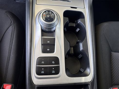 Used 2024 Ford Explorer XLT image 28